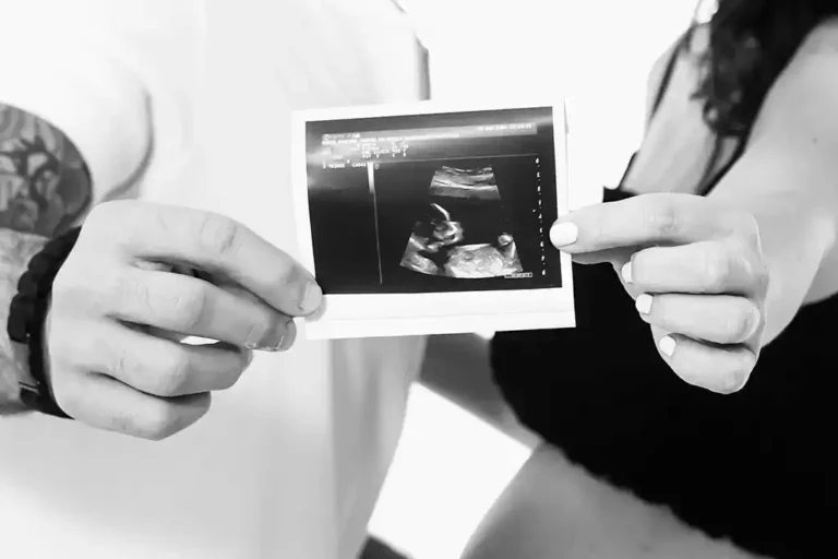 Sesión Embarazo Estudio - Los Primeros Instantes de tu Nueva Historia