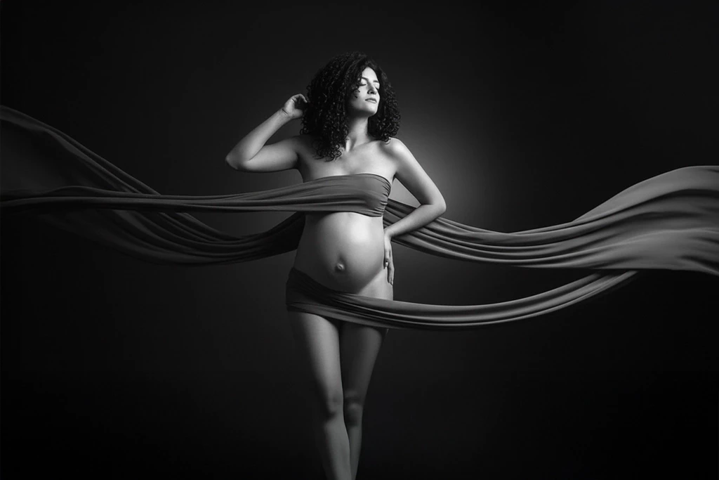 Fotografía premamá blanco y negro artística